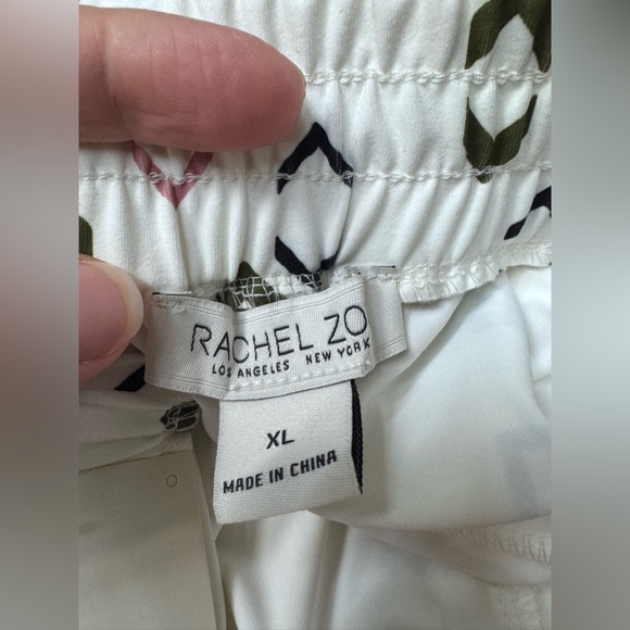 Rachel Zoe. White Joggers with Multicolor Print - Picture 10 of 10